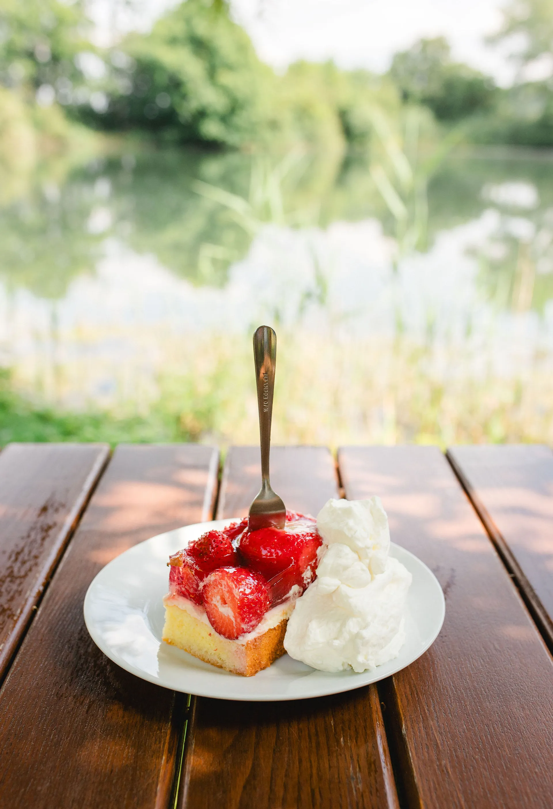 Erdbeerkuchen mit Sahne